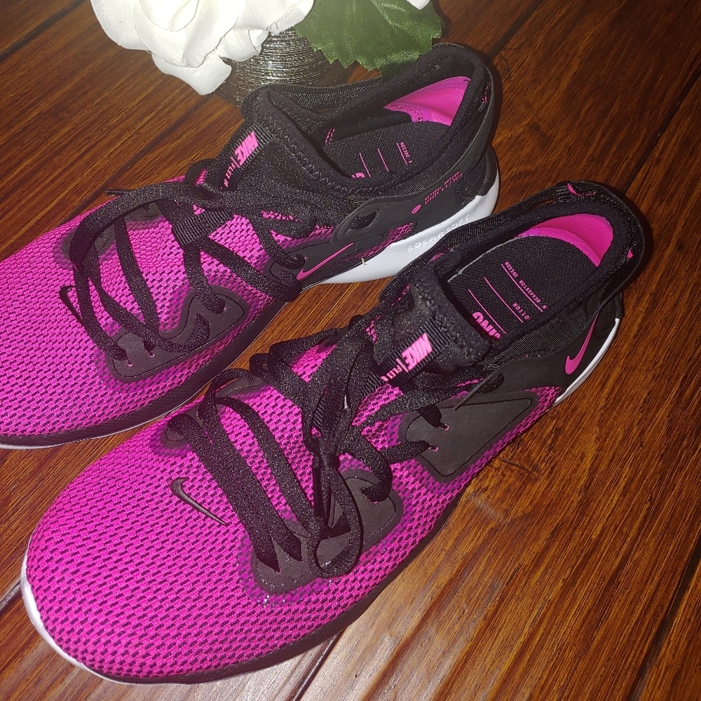 NIKE flex RN pink and black shoes size 10